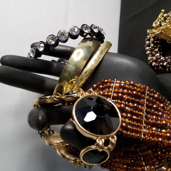 Elegant Bracelet Bundle Lot Of Eight. - Picture 3 of 8